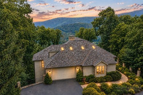 35 Crestview Ln, Banner Elk, NC, 28604-7102 | Card Image