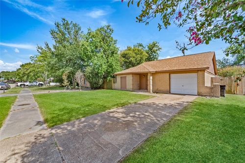 9811 Mill Shadow Dr, Houston, TX, 77070-5055 | Card Image