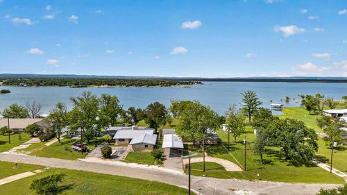 704 Golden Beach Dr, Buchanan Dam, TX, 78609-4291 | Card Image