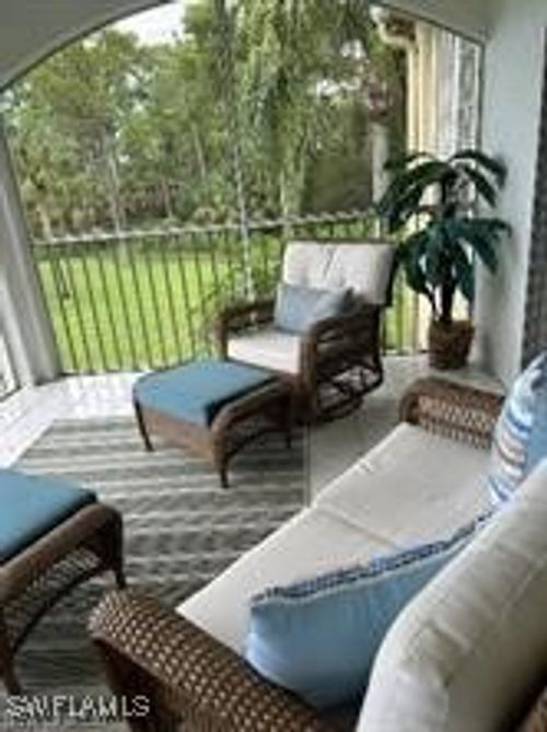 apt-7204-81 Silver Oaks Cir, NAPLES, FL, 34119-4685 | Card Image