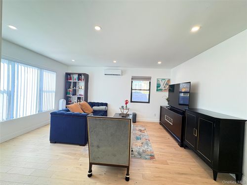 41-75 Morgan St, Little Neck, NY, 11363-1724 | Card Image