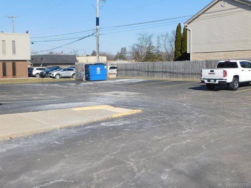 16865 Penrod Dr, Clinton Twp, MI, 48035-1232 | Card Image