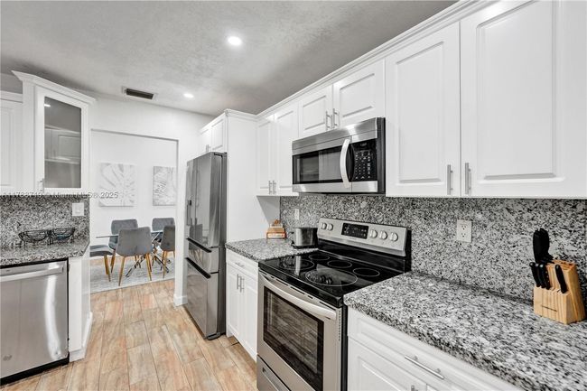 0 - 183 Sunflower Cir, House other with 4 bedrooms, 2 bathrooms and null parking in Royal Palm Beach FL | Image 21