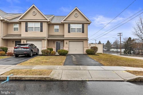 2 Brook Side Dr, Carlisle, PA, 17013-4462 | Card Image