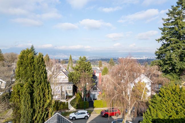 3172 W 26 Th Avenue, Home with 5 bedrooms, 3 bathrooms and 2 parking in Vancouver BC | Image 28