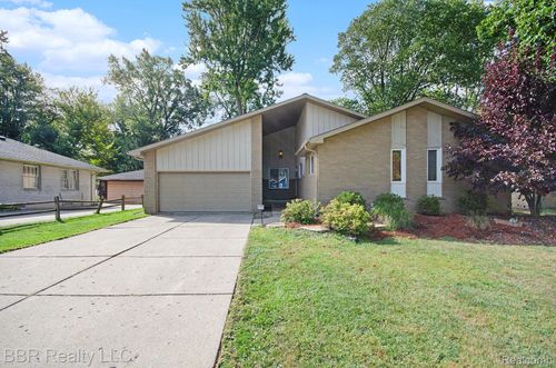 9157 Dallas Dr, Grosse Ile, MI, 48138-1701 | Card Image