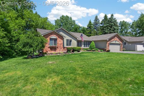 8694 Brazos Ct, White Lake, MI, 48386-3402 | Card Image