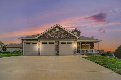 304 Prairie Rose Cir, Smithville, MO, 64089-9171 | Card Image