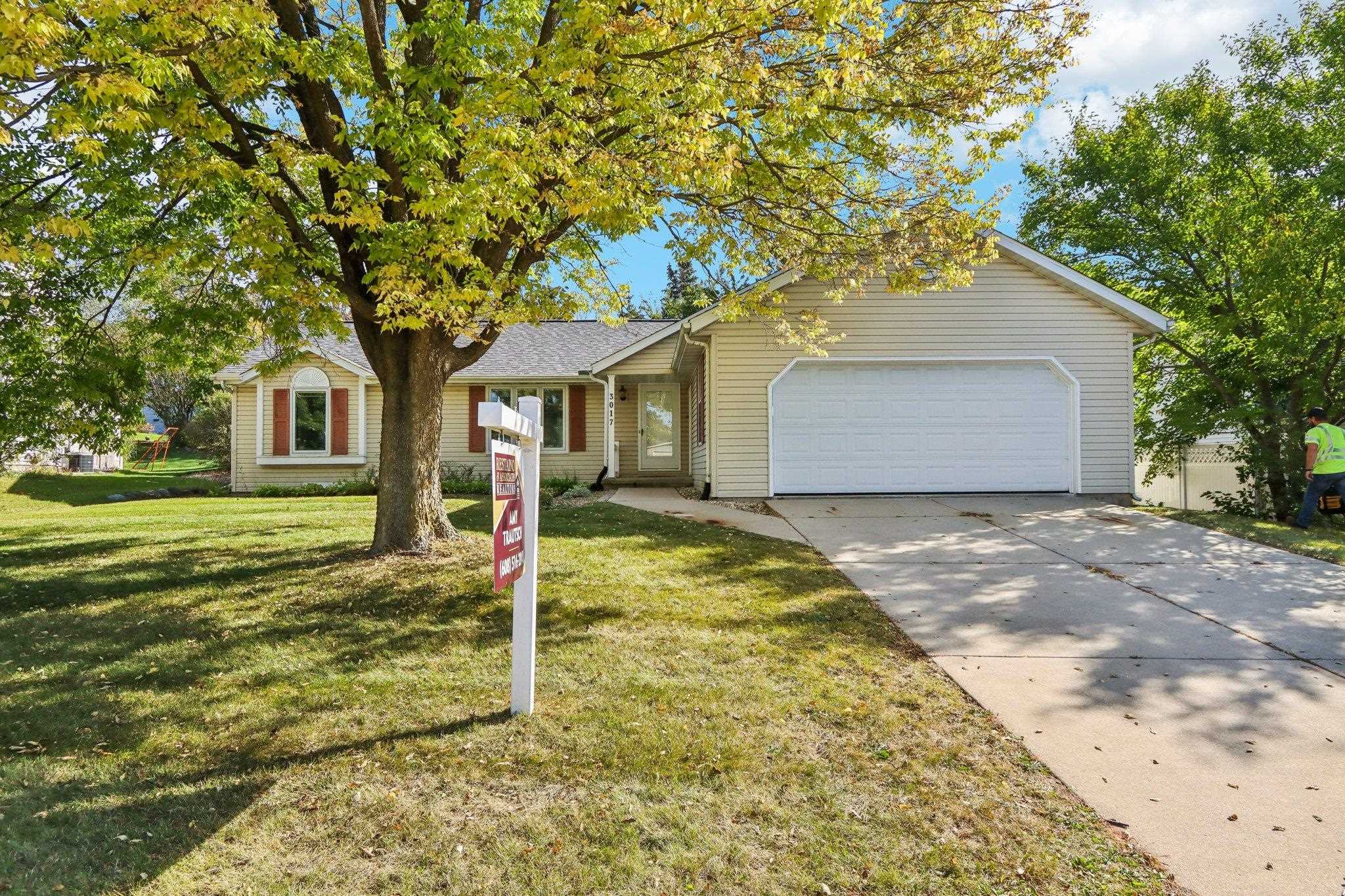 Maple Grove Dr, Madison, WI 53719
