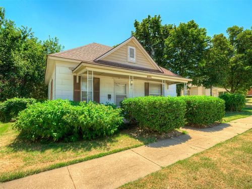 208 N Cheyenne Ave, Geary, OK, 73040-1818 | Card Image