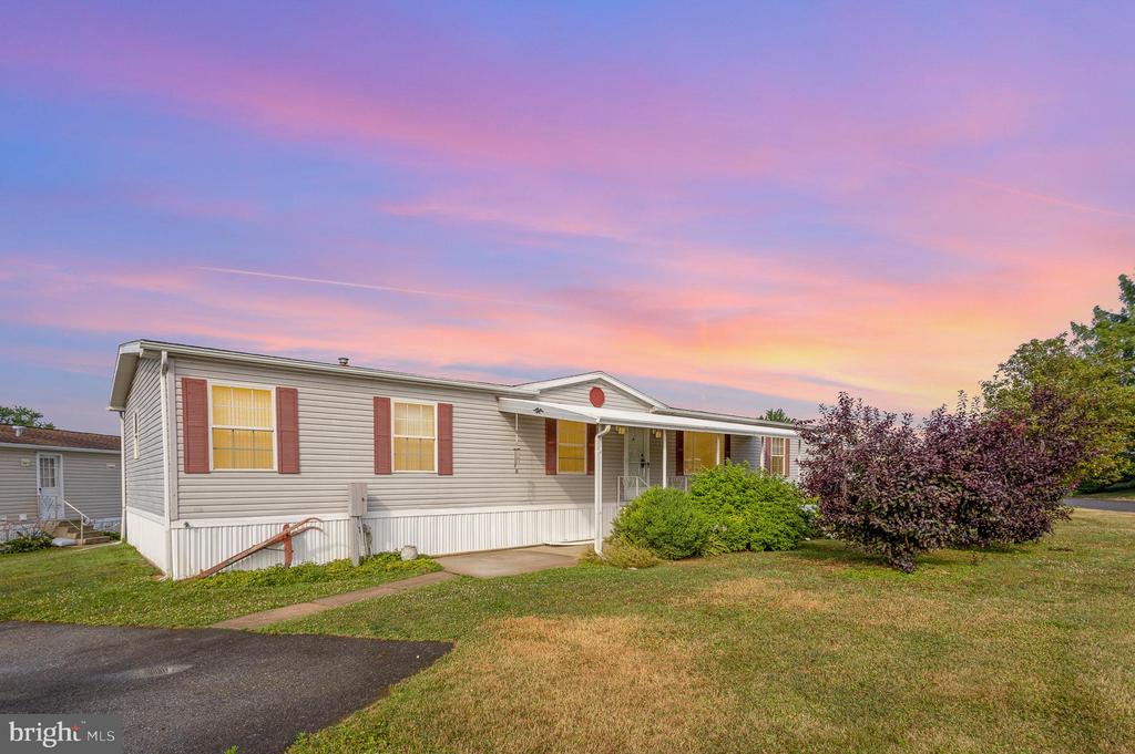 Lilac Dr, New Providence, PA 17560