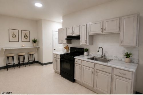413 Lyons Ave, Newark, NJ, 07112-1080 | Card Image