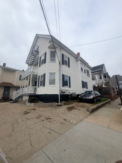 41 Carter St, Providence, RI, 02907-2943 | Card Image