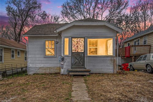 1912 Evanston Ave, Independence, MO, 64052-1951 | Card Image