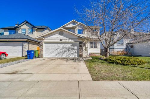 192 Stonegate Crescent Nw, Home with 3 bedrooms, 1 bathrooms and 4 parking in Airdrie AB | Card Image