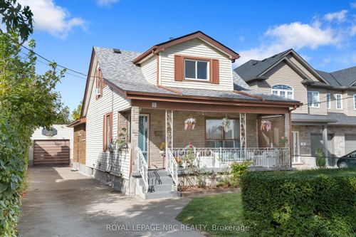 11 Cleveland St, Thorold, ON, L2V3K3 | Card Image