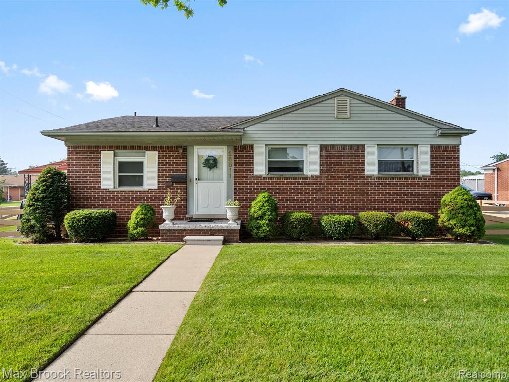 Warrington St, Dearborn Heights, MI 48127