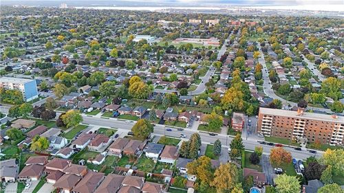 959 Mohawk Rd E, Hamilton, ON, L8T2R9 | Card Image