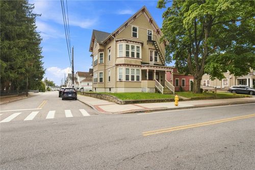 175 Walcott St, Pawtucket, RI, 02860-3226 | Card Image