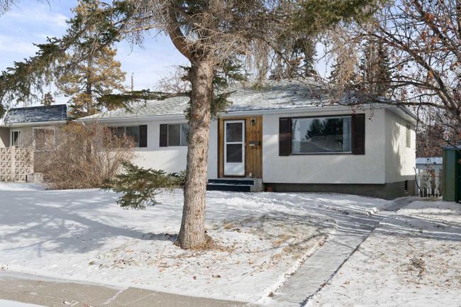 173 Gordon Drive Sw, Home with 4 bedrooms, 2 bathrooms and 2 parking in Calgary AB | Image 2