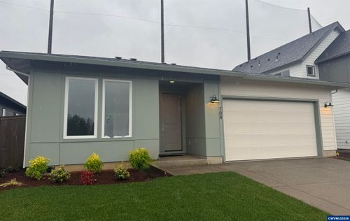 704 Magnolia Ave, Woodburn, OR, 97071-7768 | Card Image