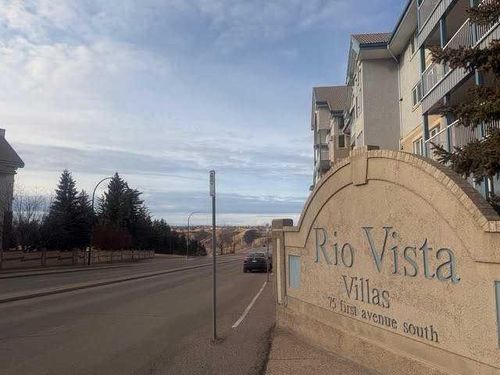 208-75 1 Ave S, Lethbridge, AB, T1J4R2 | Card Image