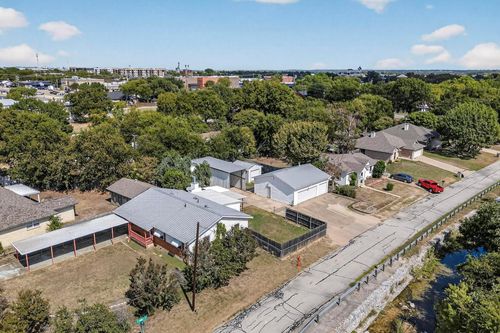 157 Se Tarrant Ave, Burleson, TX, 76028-4762 | Card Image