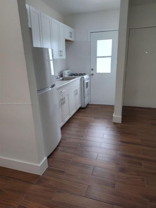 apt-25-655 Eldron Dr, Miami Springs, FL, 33166-7166 | Card Image