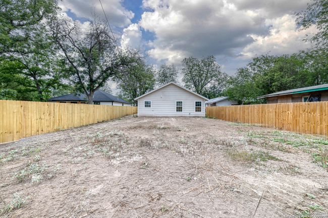 703 W Cargile St, House other with 3 bedrooms, 2 bathrooms and null parking in Uvalde TX | Image 18