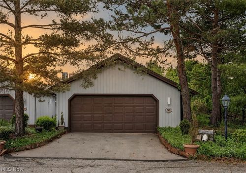 31 Pinewood Dr, Medina, OH, 44256-2892 | Card Image