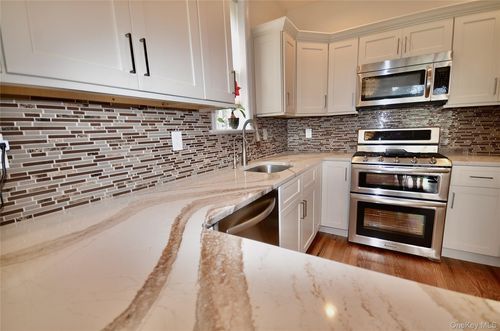 679 Balfour Pl, Melville, NY, 11747-5255 | Card Image