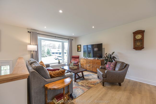 4329 Forest Wood Dr, House other with 4 bedrooms, 3 bathrooms and 6 parking in Severn ON | Image 12