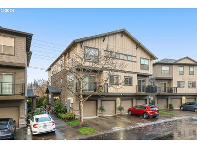 8844 Ne Brentford Way, Condo with 3 bedrooms, 1 bathrooms and 1 parking in Hillsboro OR | Image 2