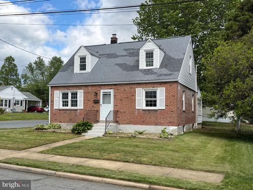 220 N Marshall St, Newport, DE, 19804-2714 | Card Image