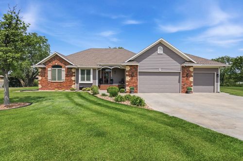 4 Waterbrook Ter, South Hutchinson, KS, 67505-2163 | Card Image