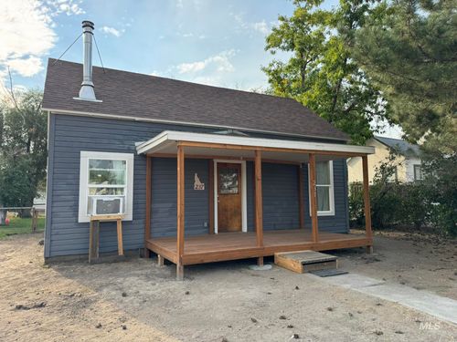 237 Wyoming St, Gooding, ID, 83330-1171 | Card Image