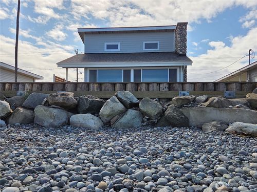 2629 W Beach Rd, Oak Harbor, WA, 98277-8866 | Card Image
