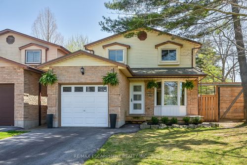 182 Ayr St, Caledonia, ON, N3W1E5 | Card Image
