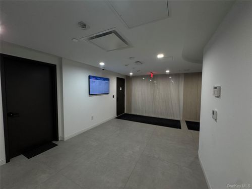 2-277 Northern Blvd, Great Neck, NY, 11021-4705 | Card Image