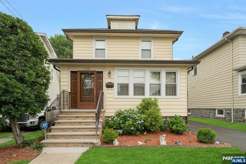 520 Dewey Ave, Cliffside Park, NJ, 07010-1602 | Card Image
