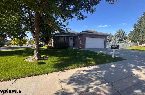 402 W 40th St, Scottsbluff, NE, 69361-4635 | Card Image