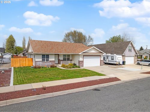 880 F St, Baker City, OR, 97814-1945 | Card Image