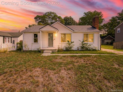 20380 Floral St, Livonia, MI, 48152-2323 | Card Image