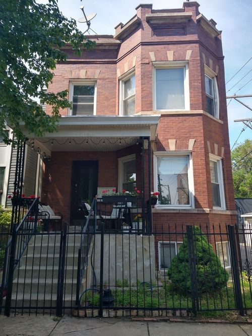 2-2016 Warner Ave, Chicago, IL, 60618-3169 | Card Image