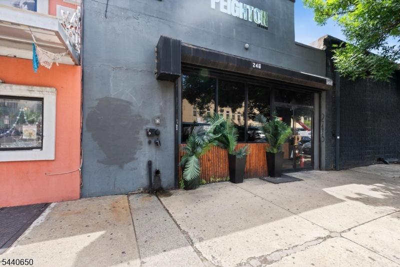 Commercial Sale in Newark City