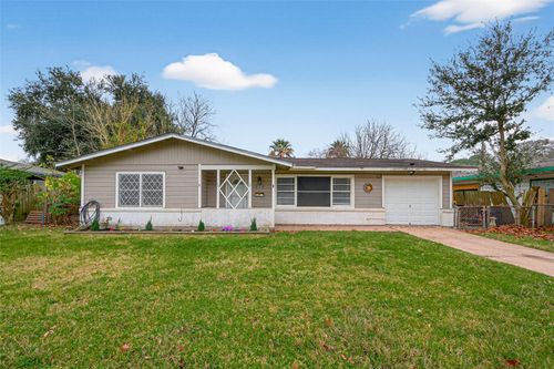 515 24th Ave N, Texas City, TX, 77590-6042 | Card Image