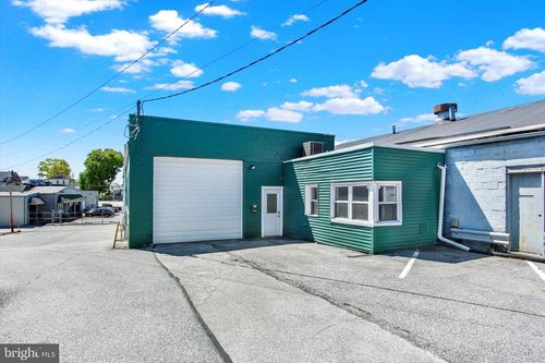 1880 W Market St, YORK, PA, 17404-5458 | Card Image
