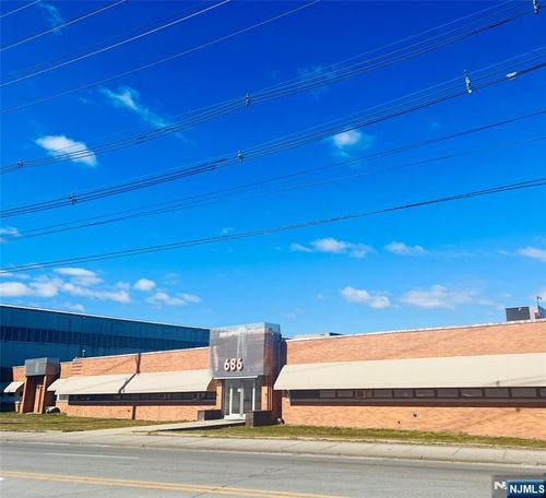 686 Grand Ave, Ridgefield, NJ, 07657-1529 | Card Image