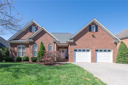 242 Kingsmill Dr, Advance, NC, 27006-7284 | Card Image