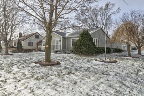 802 S Main St, Woodward, IA, 50276-2027 | Card Image